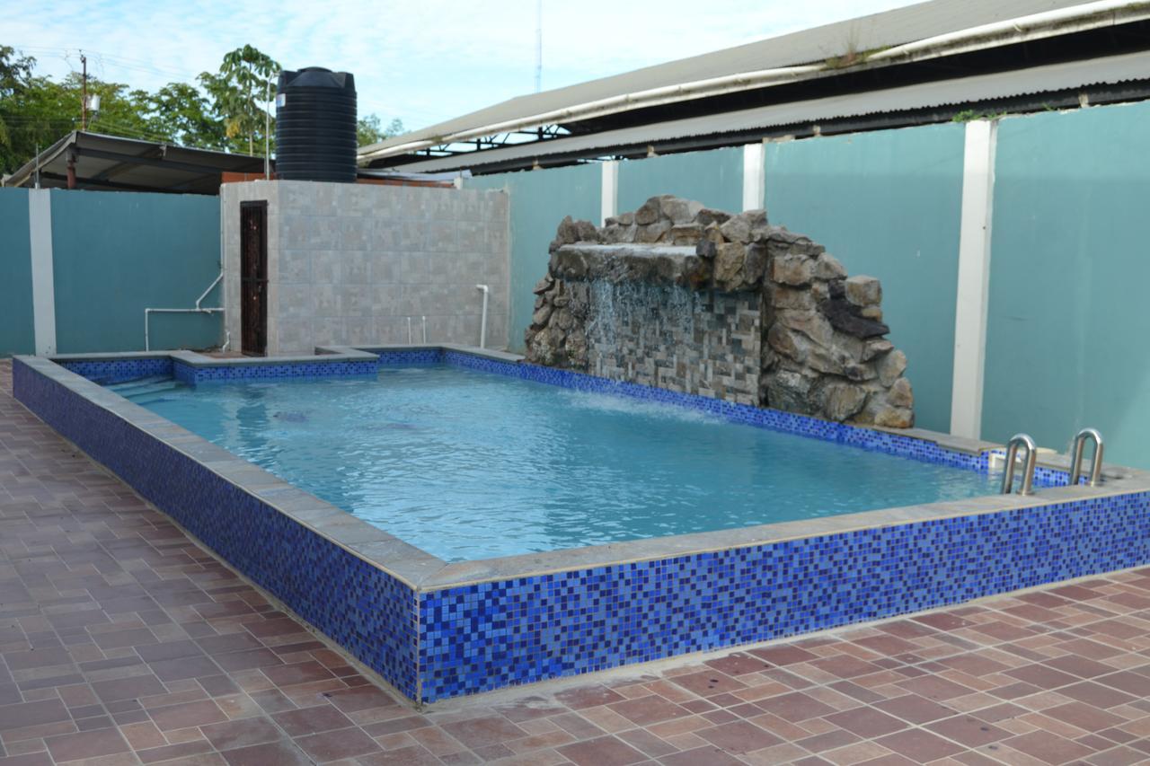 Metro Hotel Couva Exterior foto